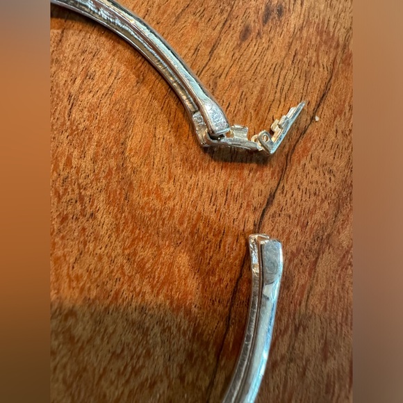 Avon Dainty Silver Pearl Lily Bracelet - Picture 3 of 6